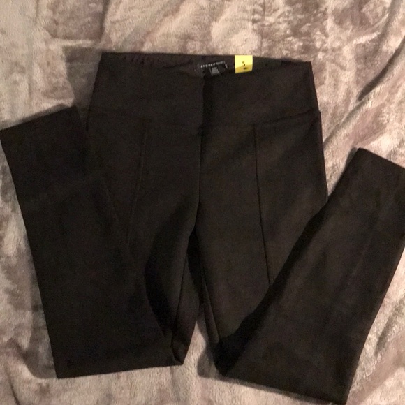 Andrew Marc Ladies’ High-Rise Pull-On Pant - Picture 9 of 13